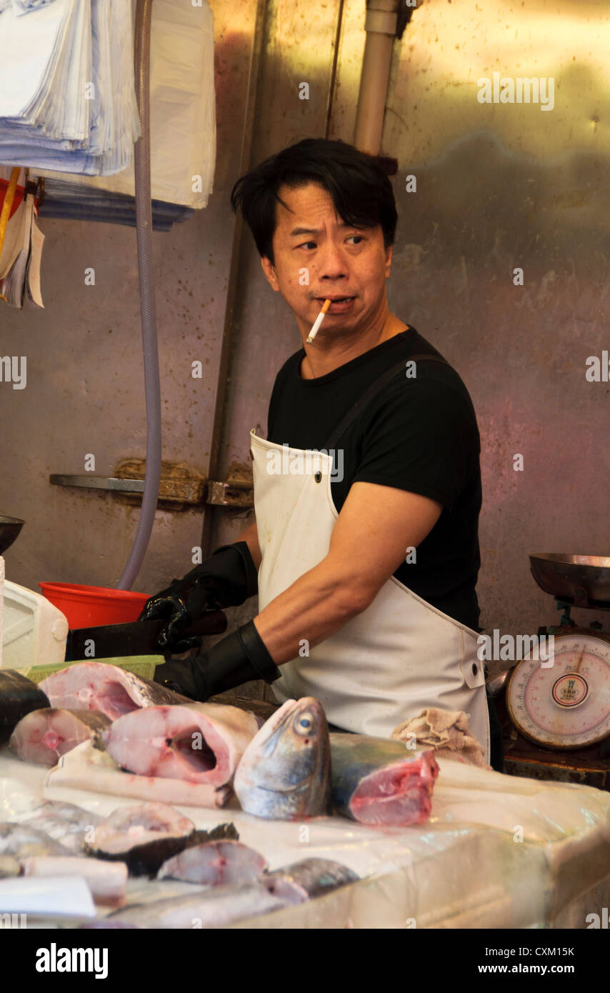 Fishmonger, Bowrington Road Wet Market, Hongkong Stockfoto