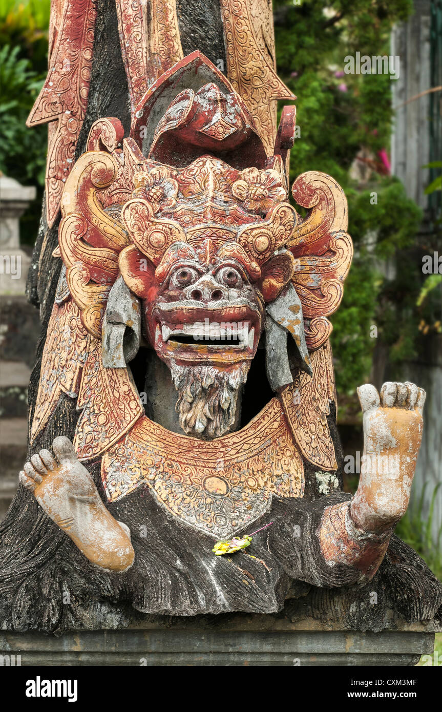 Ein traditioneller balinesischer, Hindu, Stein, Dämon, Statue, Taman Tirtagangga Wasser Palast und Garten, Ost-Bali, Indonesien. Stockfoto