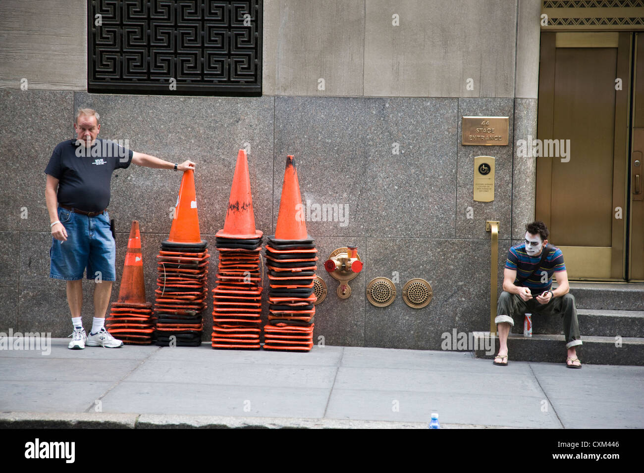 Vor der Bühne Tür in New York Stockfoto
