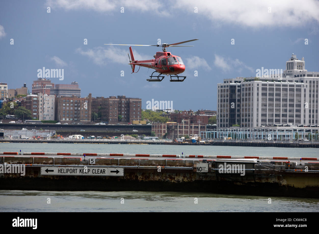 Hubschrauber auf dem Downtown Manhattan Heliport Stockfoto