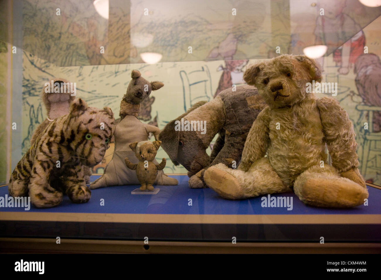 Die ursprüngliche Spielzeuge von a.a Winnie The Pooh Geschichten, gehalten in der New York Public Library Kinderbereich Stockfoto