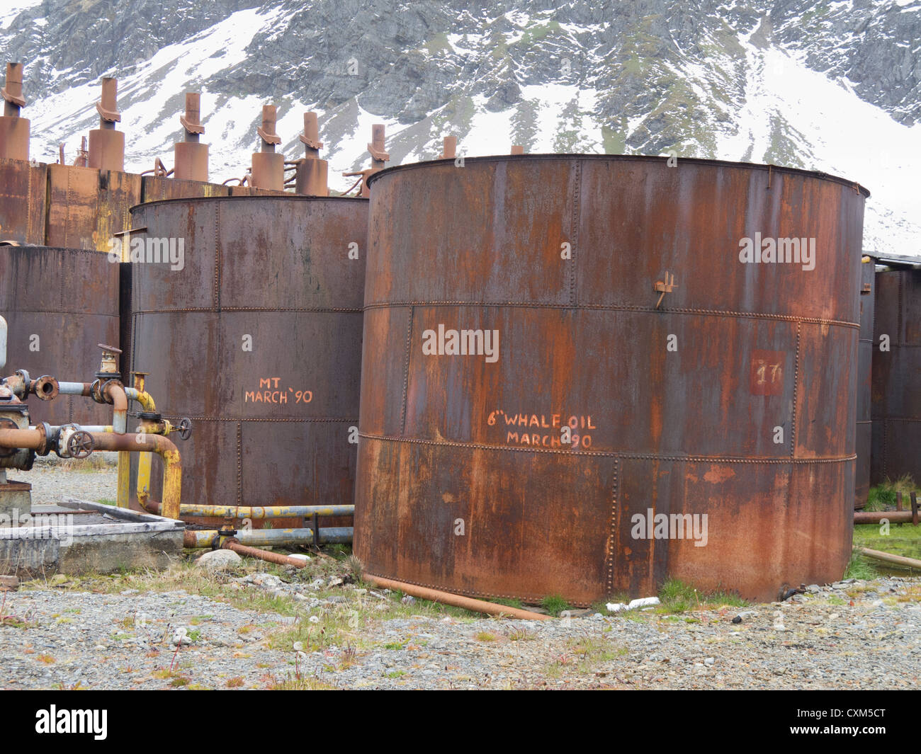 Verlassener Walfang Öltanks auf Grytviken, South Georgia Island. Stockfoto