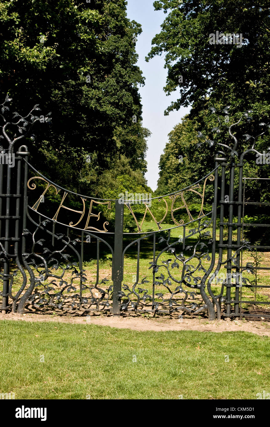 Dekorative Tore von Joshua De Lisle auf St. Pauls Vista eine geschützte Ansicht von Richmond Park, St. Pauls Cathedral London England Stockfoto