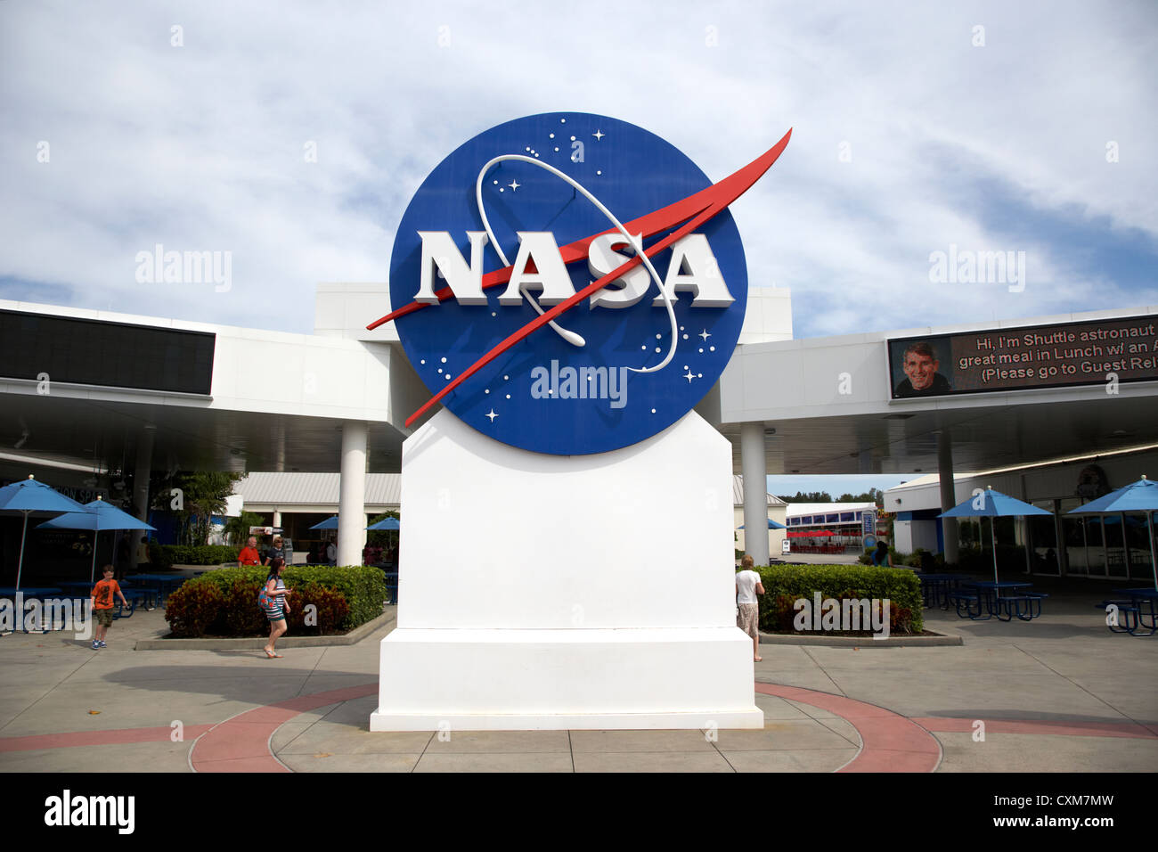 NASA-Logo Emblem Abzeichen am Kennedy Space Center Florida USA Stockfoto
