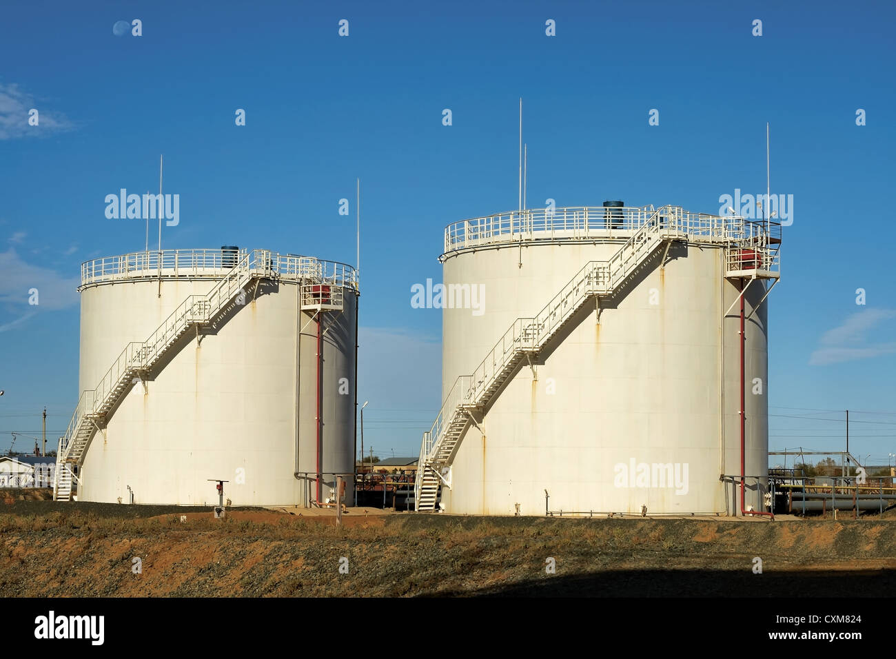 chemische, entzündlich, Treibstoff, Industrie, Leiter, Last, Metall, Öl, Petroleum, Pflanze, Geländer, Stahl, Lagerung, Shop, Tank, Ventil, Stockfoto