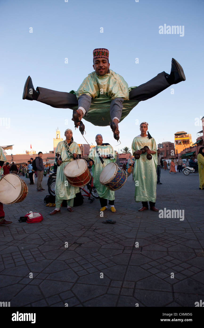 Chleuh Tanz-Boys, Djemaa el Fna, Djemaa el Fna Platz von Marrakesch, Marokko Stockfoto