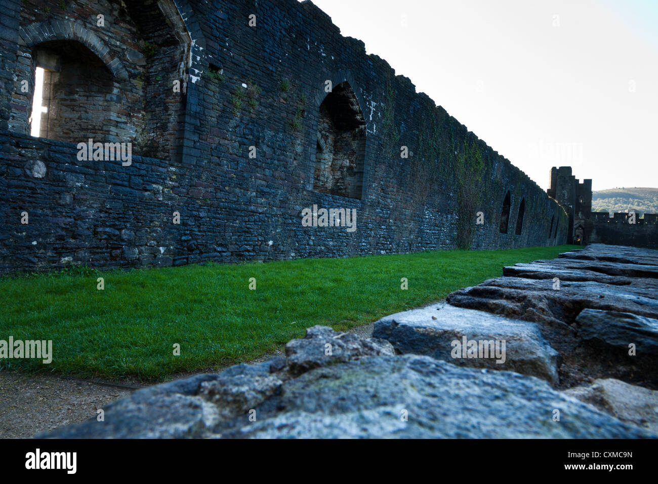 Caerphilly Castle Wales UK, größte Burg in Wales und einer der größten in Britain Polsterung über 30 Hektar im Jahre 1268 von Gil begann Stockfoto