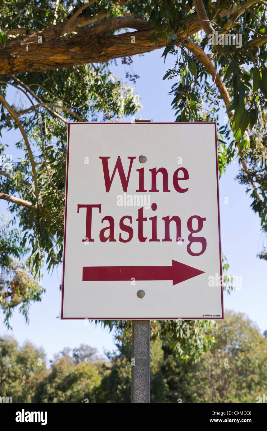 Eine Weinprobe Schild ein Weingut in der Ferguson-Tal im Südwesten von Western Australia Stockfoto