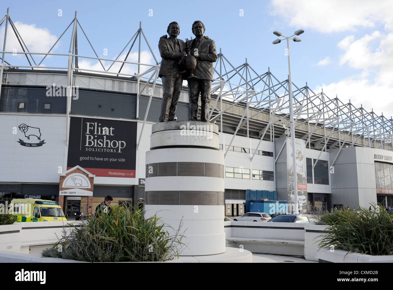 Brian Clough und Peter Taylor Statue außerhalb Derby County Football ground Pride Park UK Stockfoto