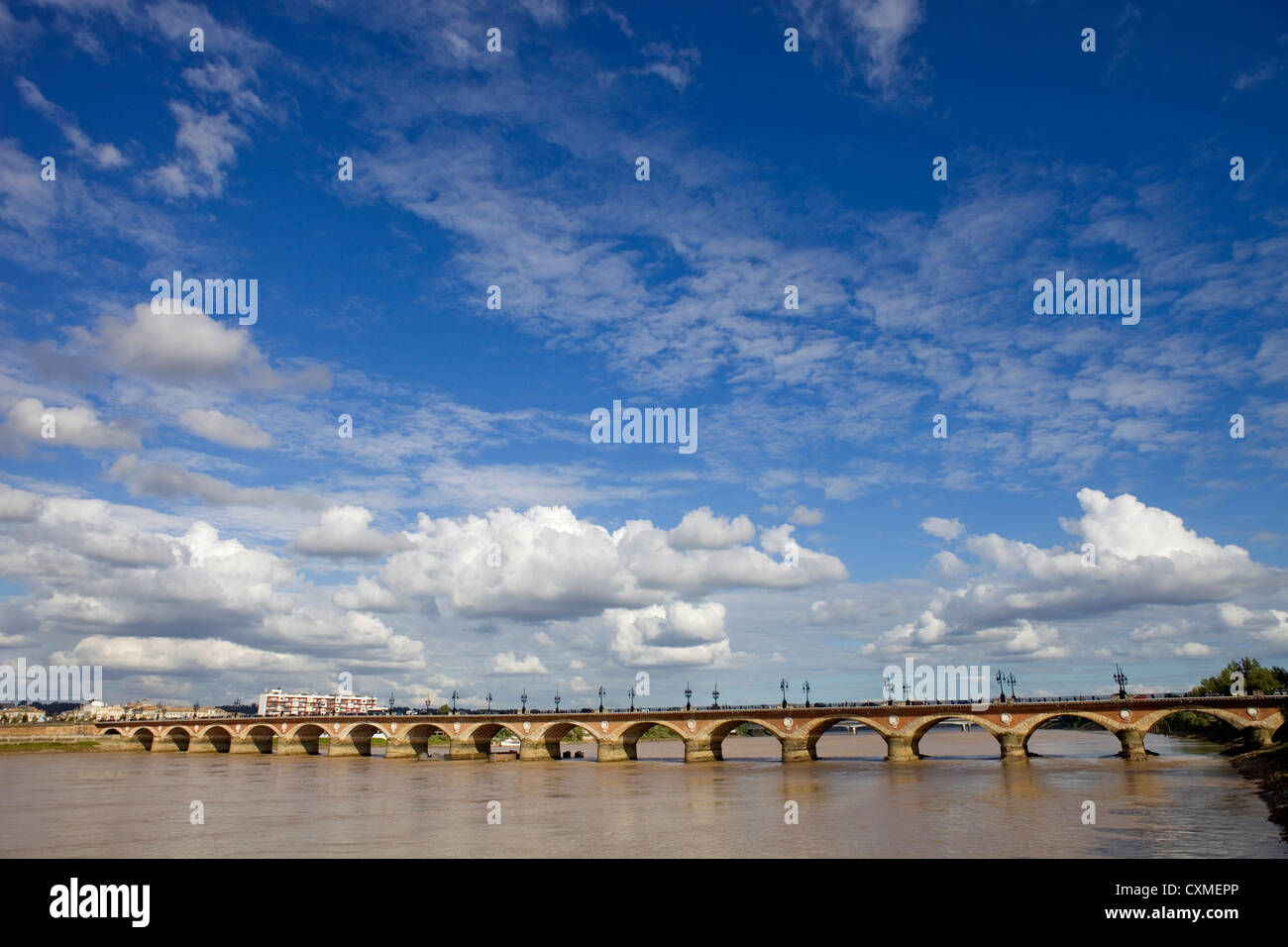 Berühmte Brücke Pont de Pierre, Bordeaux, Aquitanien, Frankreich Stockfoto