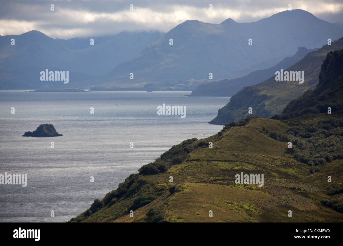 Isle Of Skye, Schottland. Malerische Aussicht auf die Nord Ost Küste von Skye am Sound Of Raasay. Stockfoto