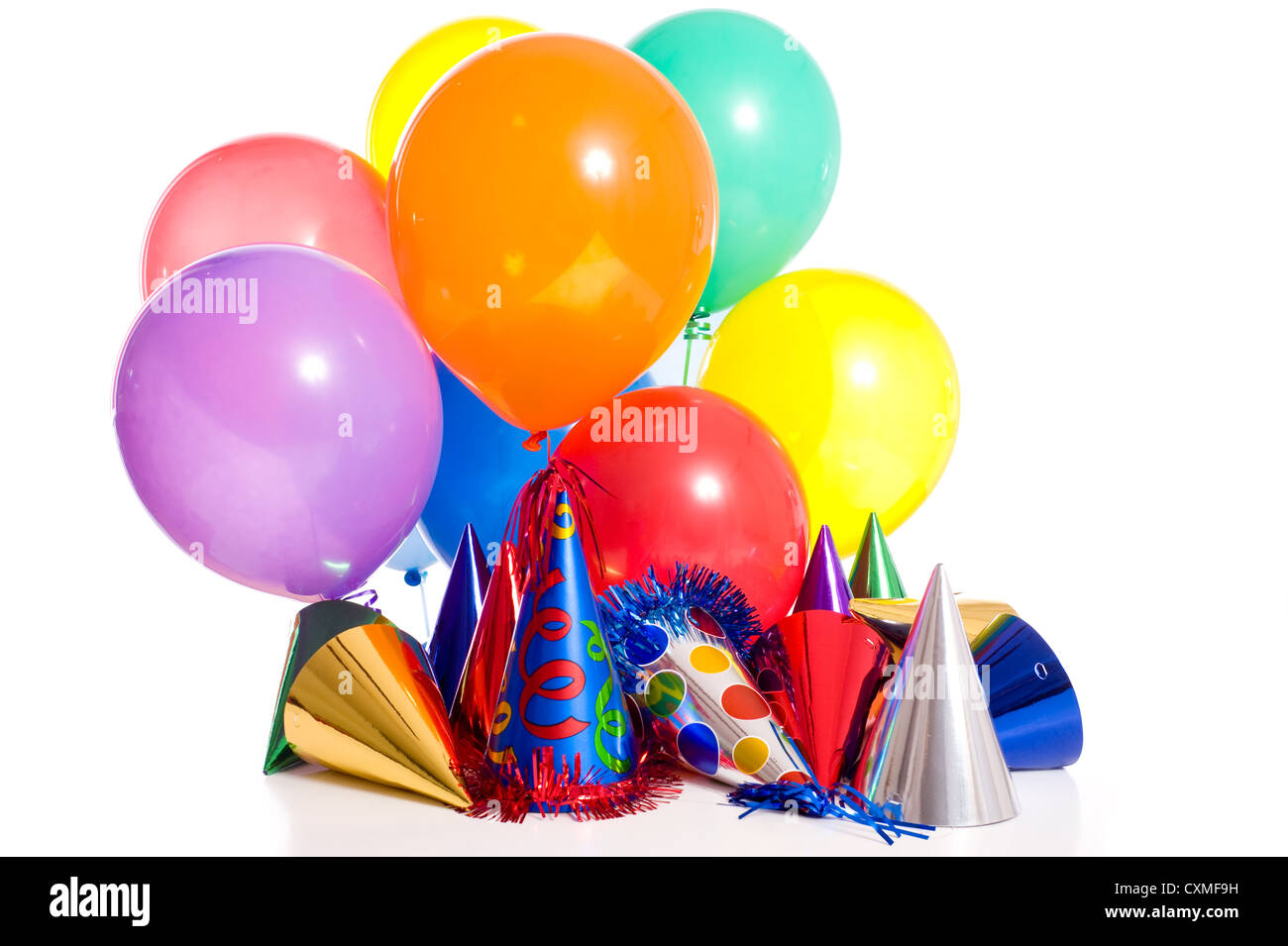 Birthday Party Hintergrund mit Partyhüte, schwebende Ballons und  Luftschlangen Stockfotografie - Alamy