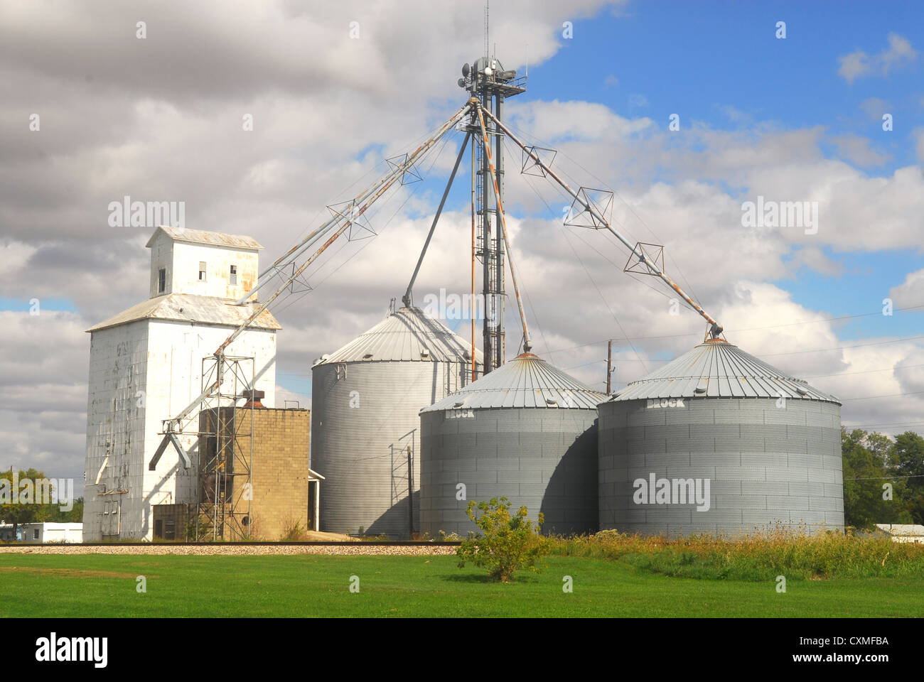 Landwirtschaft-Silos entlang der historischen Route 66 in Illinois Stockfoto