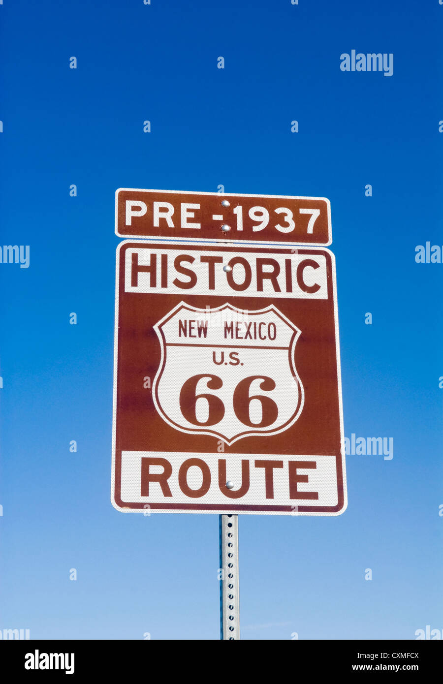 Schild mit dem historischen Pre 1937 Route 66 in New Mexiko Stockfoto