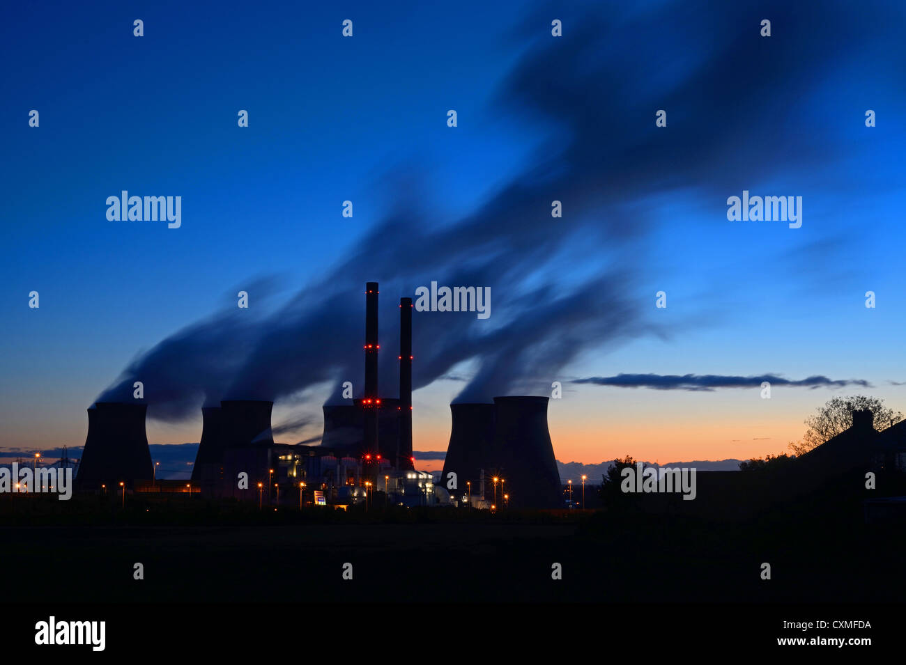 Sonnenaufgang bei Ferrybridge Kohle betriebene Kraftwerk Yorkshire UK Stockfoto