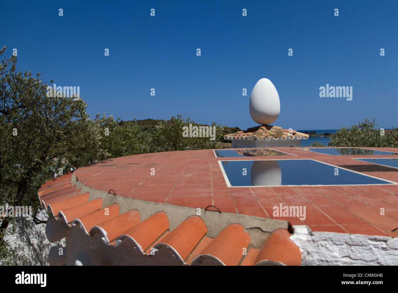 Ei auf dem Dach des Haus von Salvador Dalí, Portlligat, Spanien Stockfoto