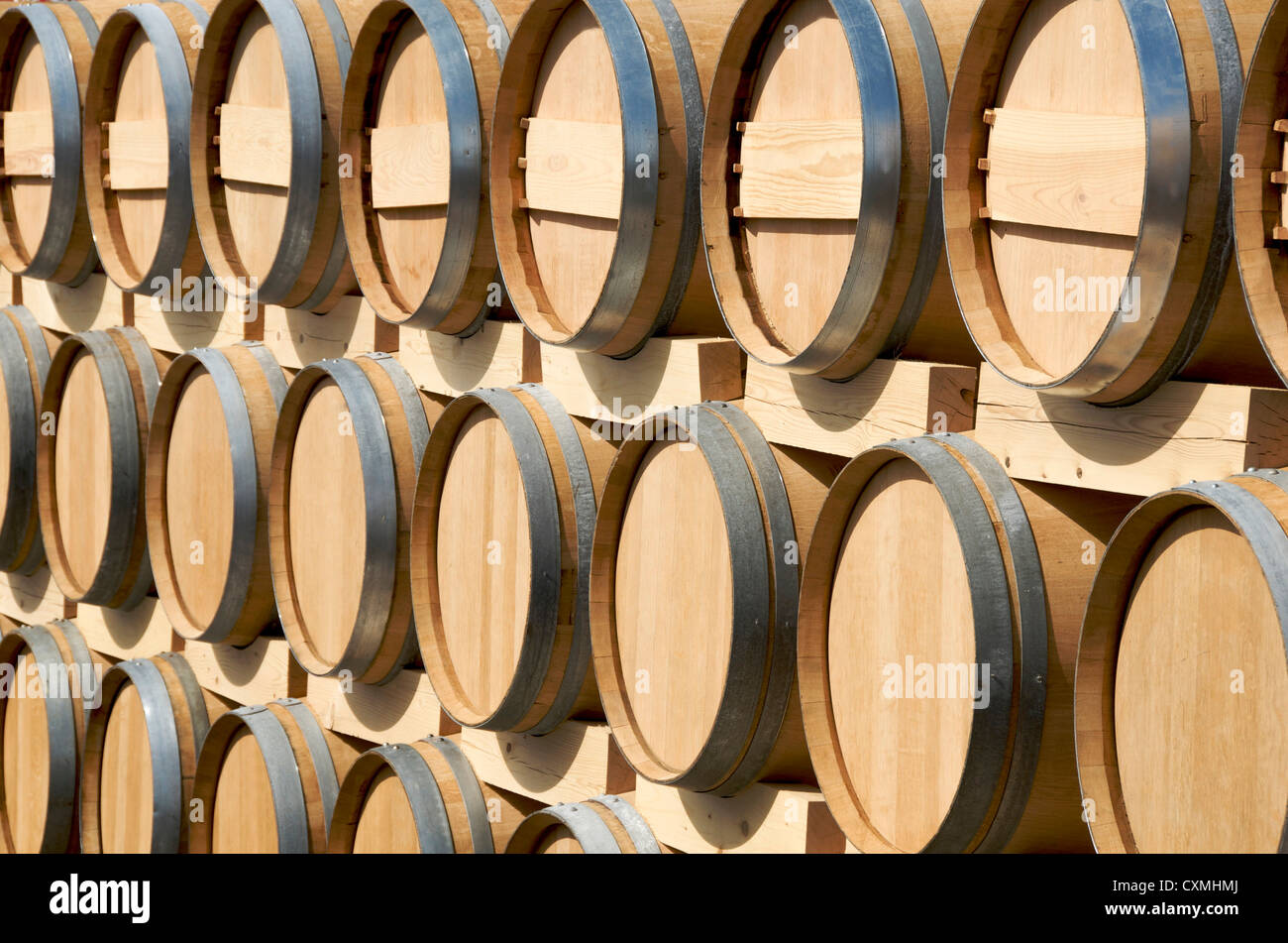 Hölzerne Weinfässer, Bordeaux, Gironde, Frankreich Stockfoto