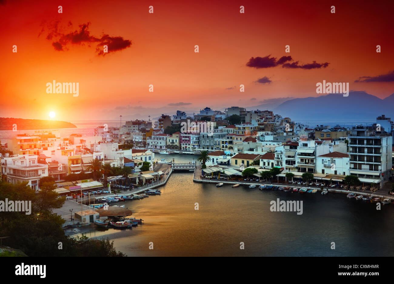 Agios Nikolaos. Agios Nikolaos ist eine malerische Stadt im östlichen Teil der Crete, auf der nordwestlichen Seite der gebaut Insel die Stockfoto