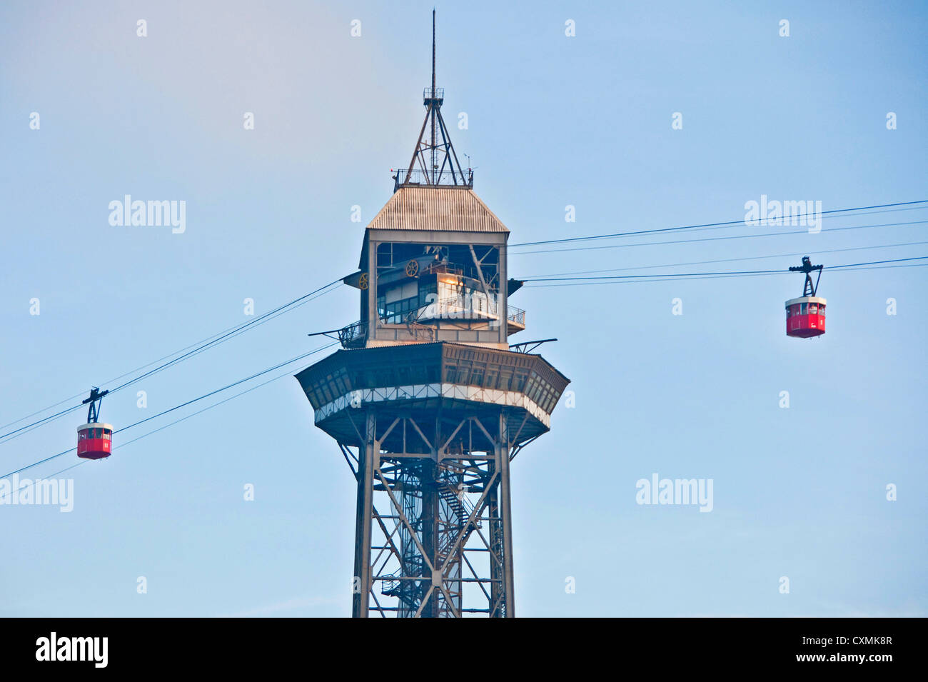 Barcelona-Seilbahnen über den Hafen, Transbordardor, bei zentralen Turm, Torre de Jaume ich Stockfoto