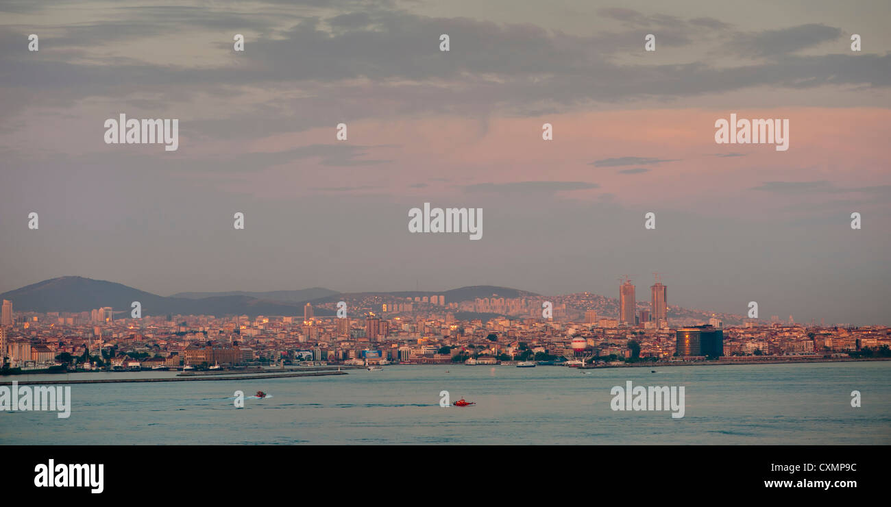 Blick über den Bosporus am Abend Stockfoto