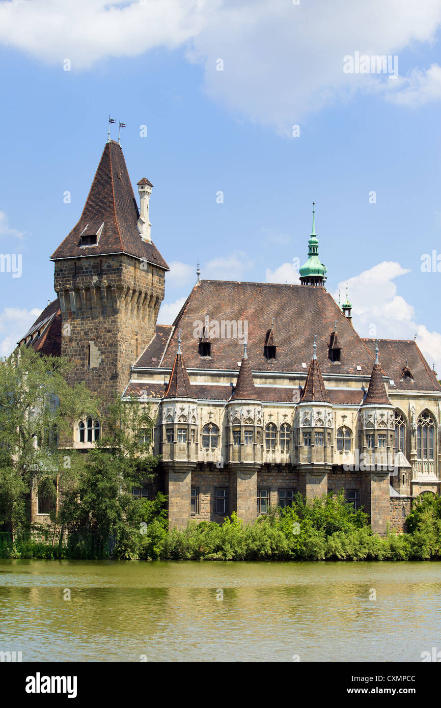 Die Burg von Vajdahunyad im Stadtpark von Budapest, Ungarn, gotischen Teil der Burg. Stockfoto