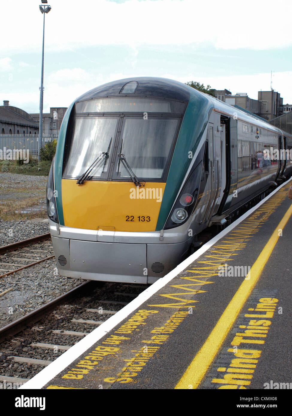 (Larnrod Eireann) Irische Schienen 22000 Klasse 'I.C.R' Diesel Triebzug Intercity-Wagen in West Irland Galway Station. Stockfoto