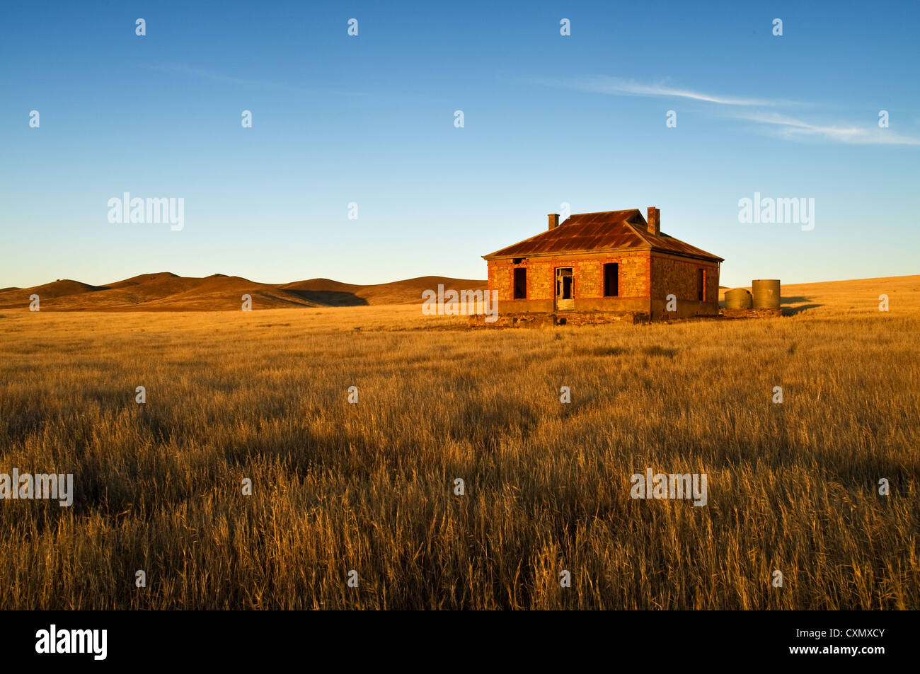 Historisches Cobb & Co Cottage im Abendlicht. Stockfoto