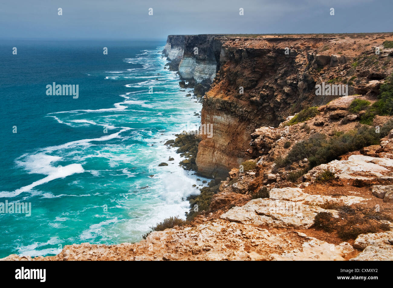 Wo der Südsee auf berühmte Bunda Cliffs trifft. Stockfoto
