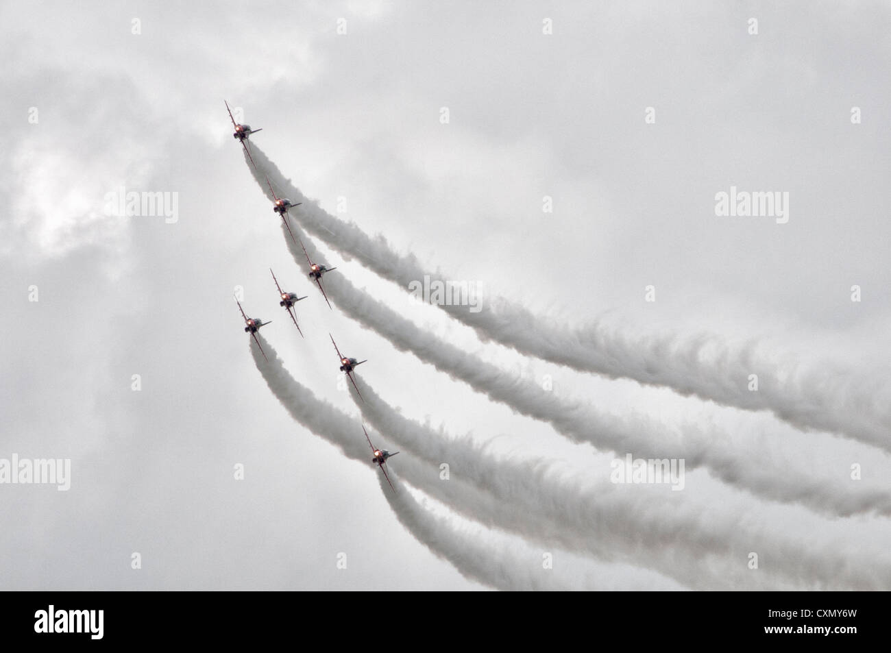 Eine andere Anzeige der Präzision Display fliegen aus der britischen Red Arrows in ihre BAe Hawk Jet-Trainer bei der RIAT 2012 Stockfoto