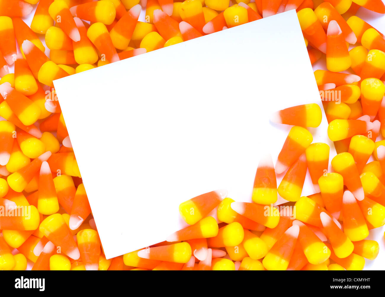 Eine leere Notecard, Einladung oder Ankündigung mit Süßigkeiten Stockfoto
