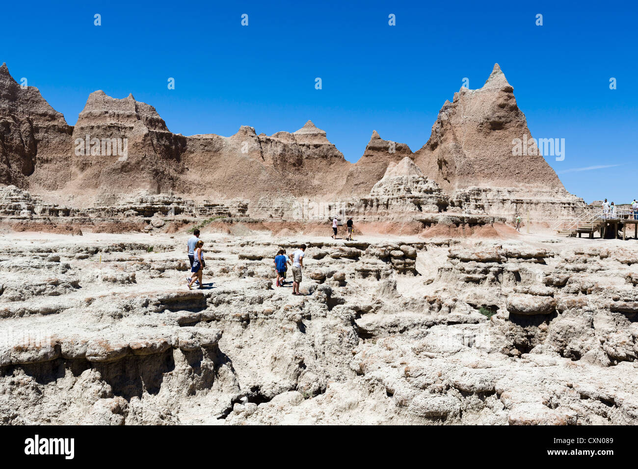 Touristen auf der Tür Weg, Badlands Nationalpark, South Dakota, USA Stockfoto