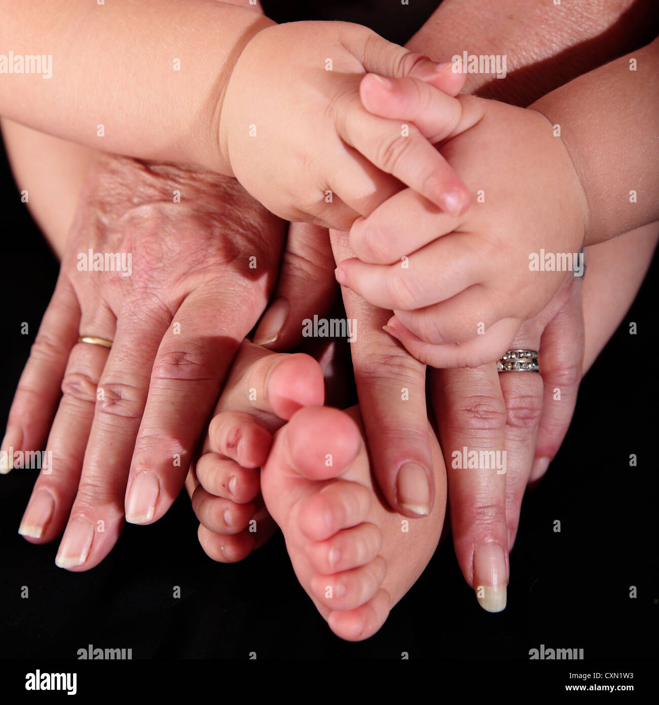 Mutter und Baby Hände und Füße Stockfoto