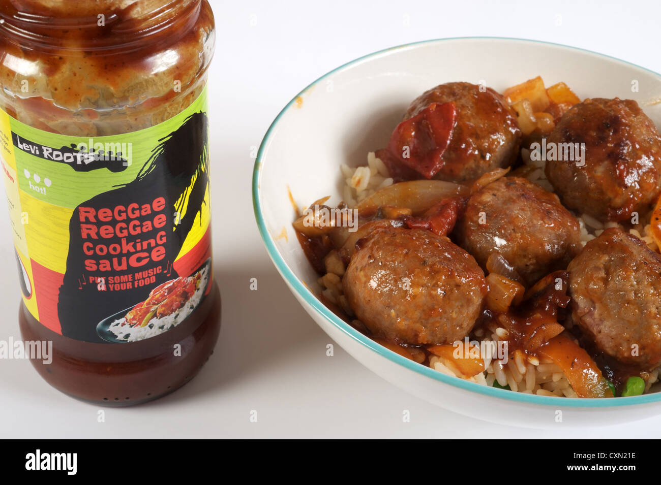 Levi Roots Reggae Reggae Küche-Sauce mit Fleischbällchen Stockfoto