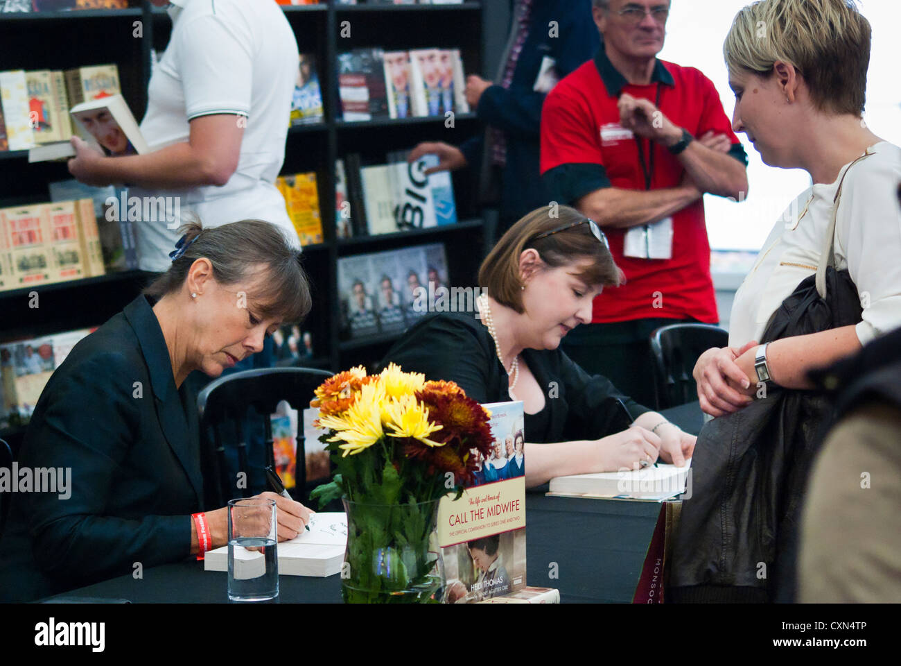 Cheltenham Festival der Literatur, Oktober 2012 Jenny Agutter und Heidi Thomas Stockfoto