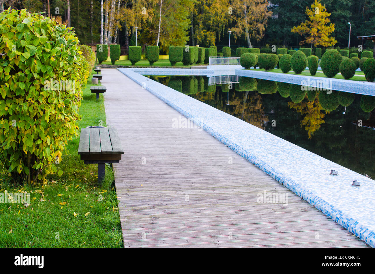 Pool im Herbst Stockfoto
