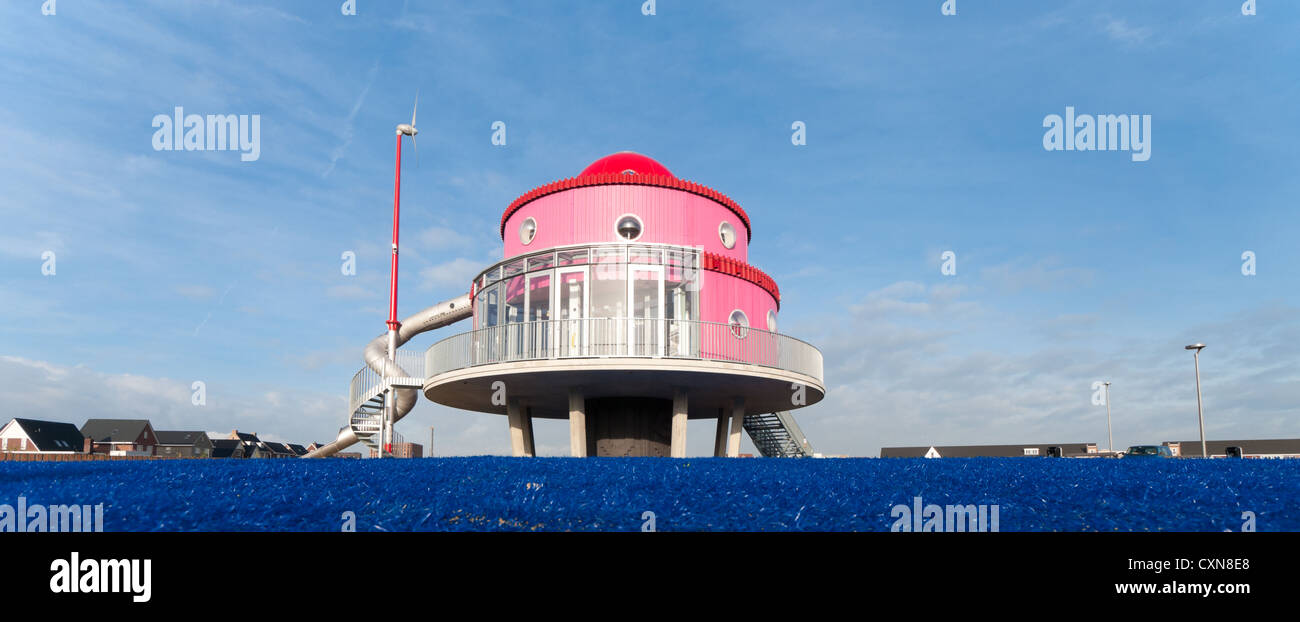 A durch Kinderspielhaus in Almere, Niederlande. Es ist offiziell von Prinzessin Maxima der Niederlande eröffnet. Stockfoto