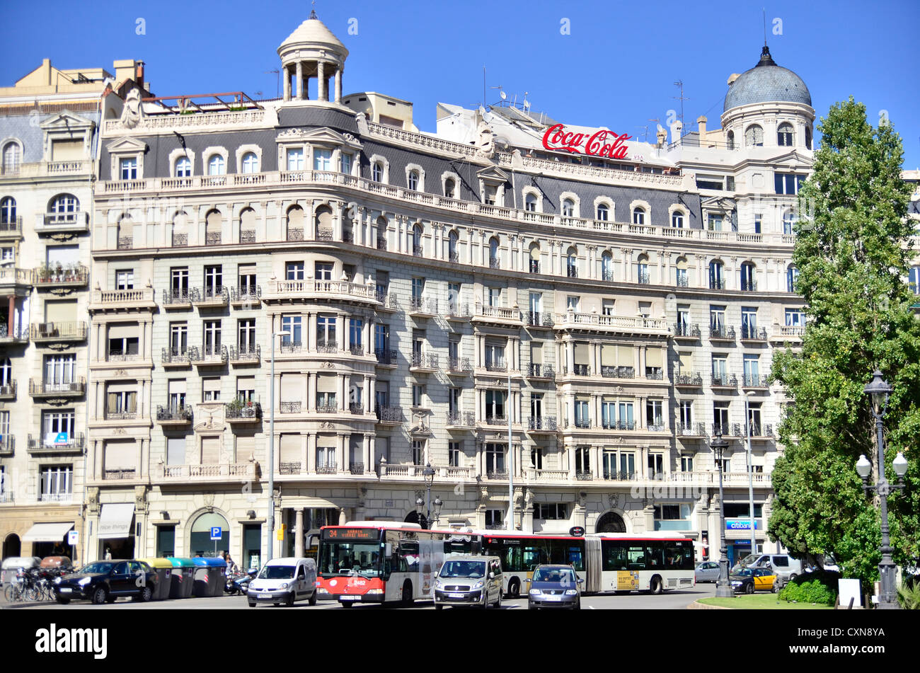 Coca Cola Werbung im Francesc Macià Platz von Barcelona Stockfoto