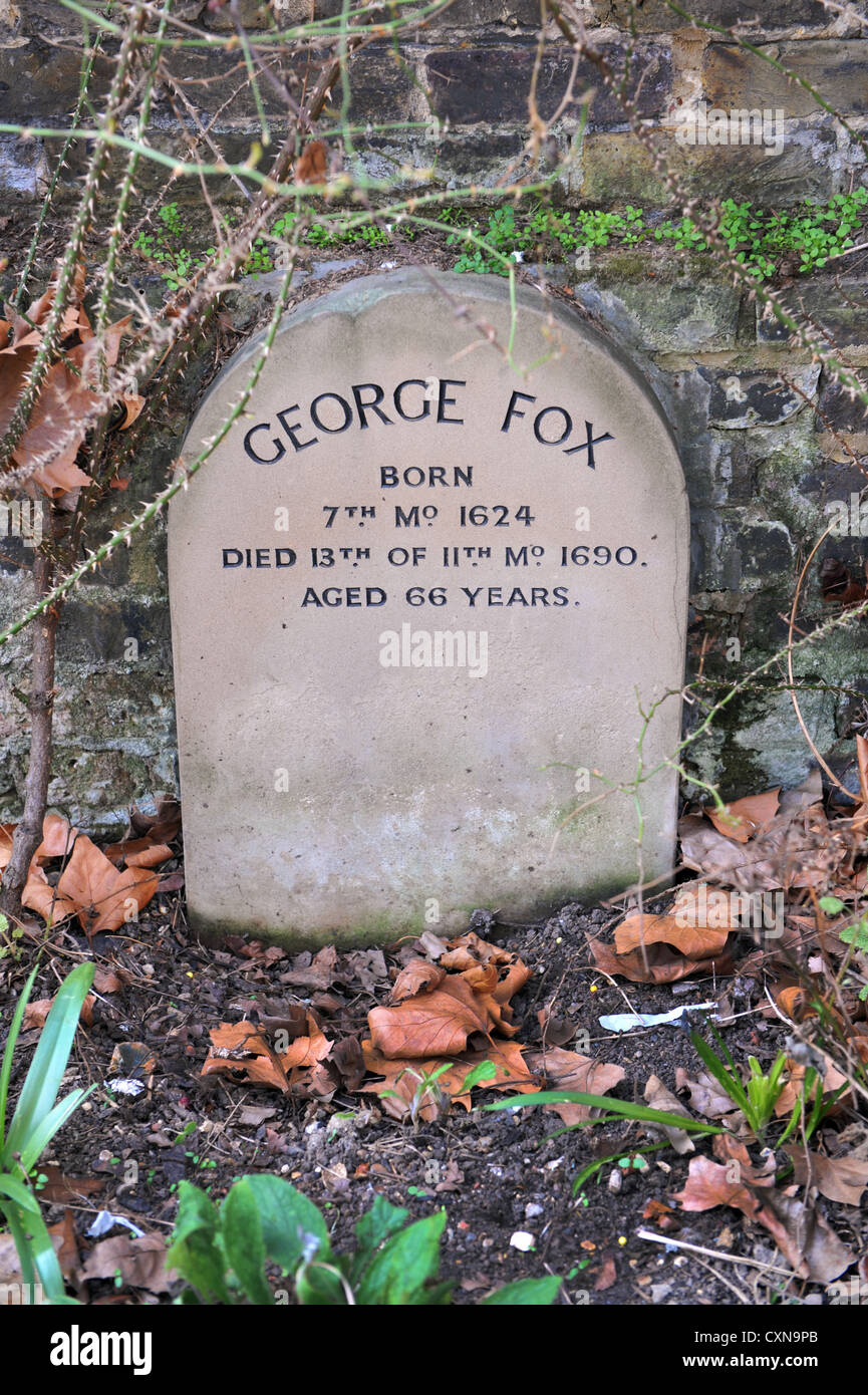 George Fox, der Gründer der Quäker, Grabstein, Bunhill Felder Meeting House, London UK. Stockfoto