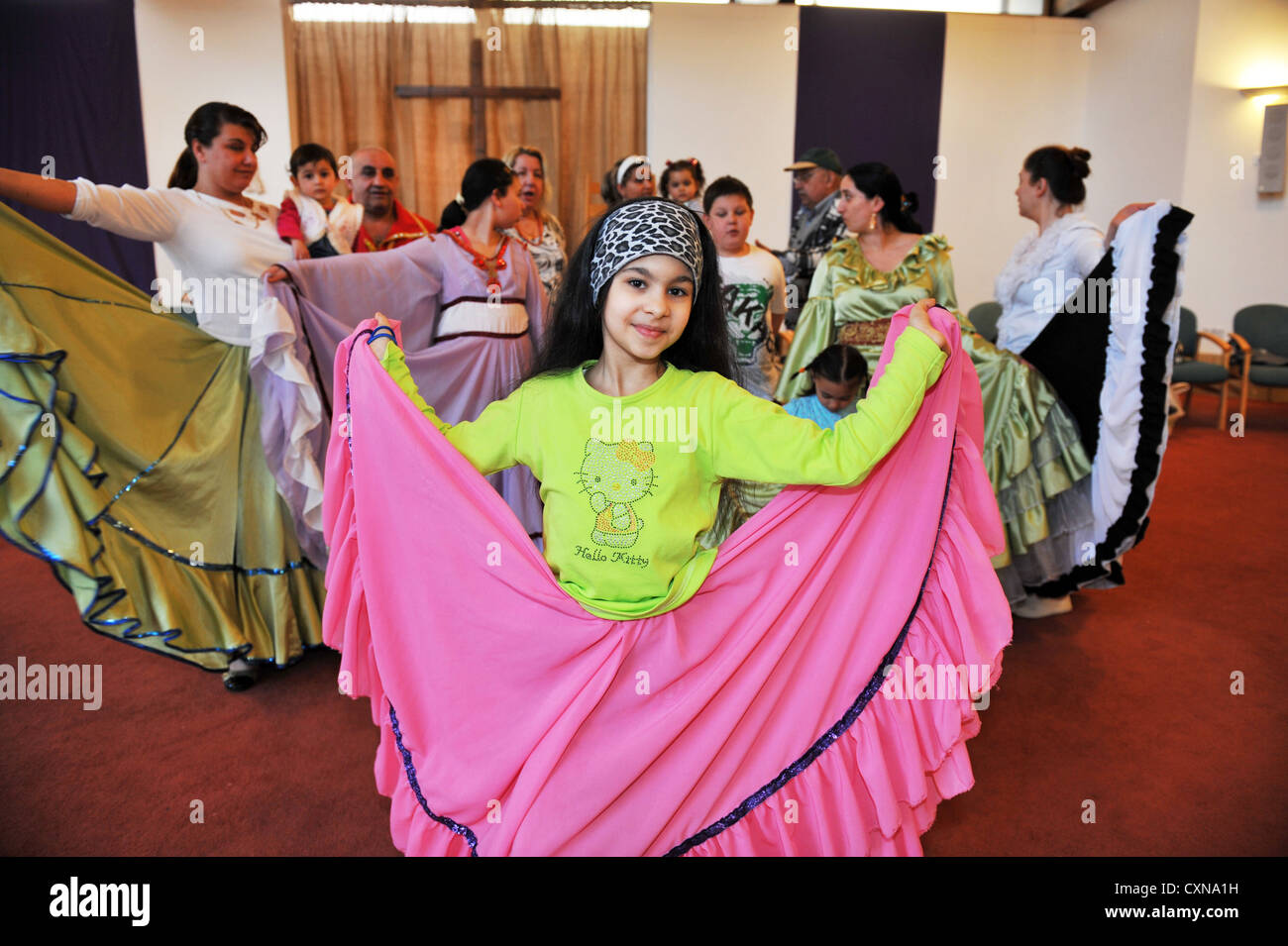 Roma-Gemeinschaft in traditioneller Kleidung lebt heute in Bradford UK Stockfoto
