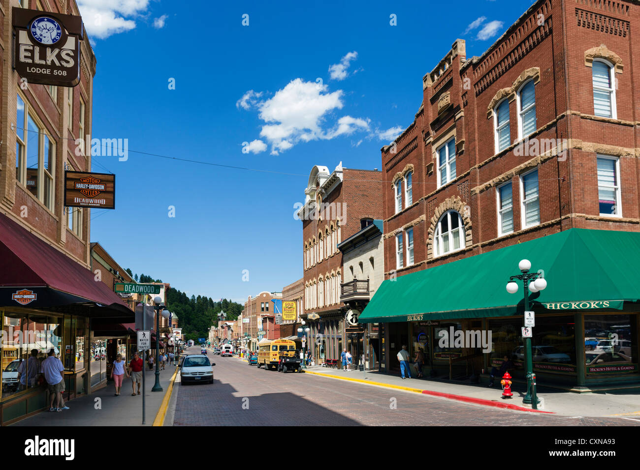 Hauptstraße in der historischen Stadt Deadwood mit Hickok Hotel auf der rechten Seite, South Dakota, USA Stockfoto