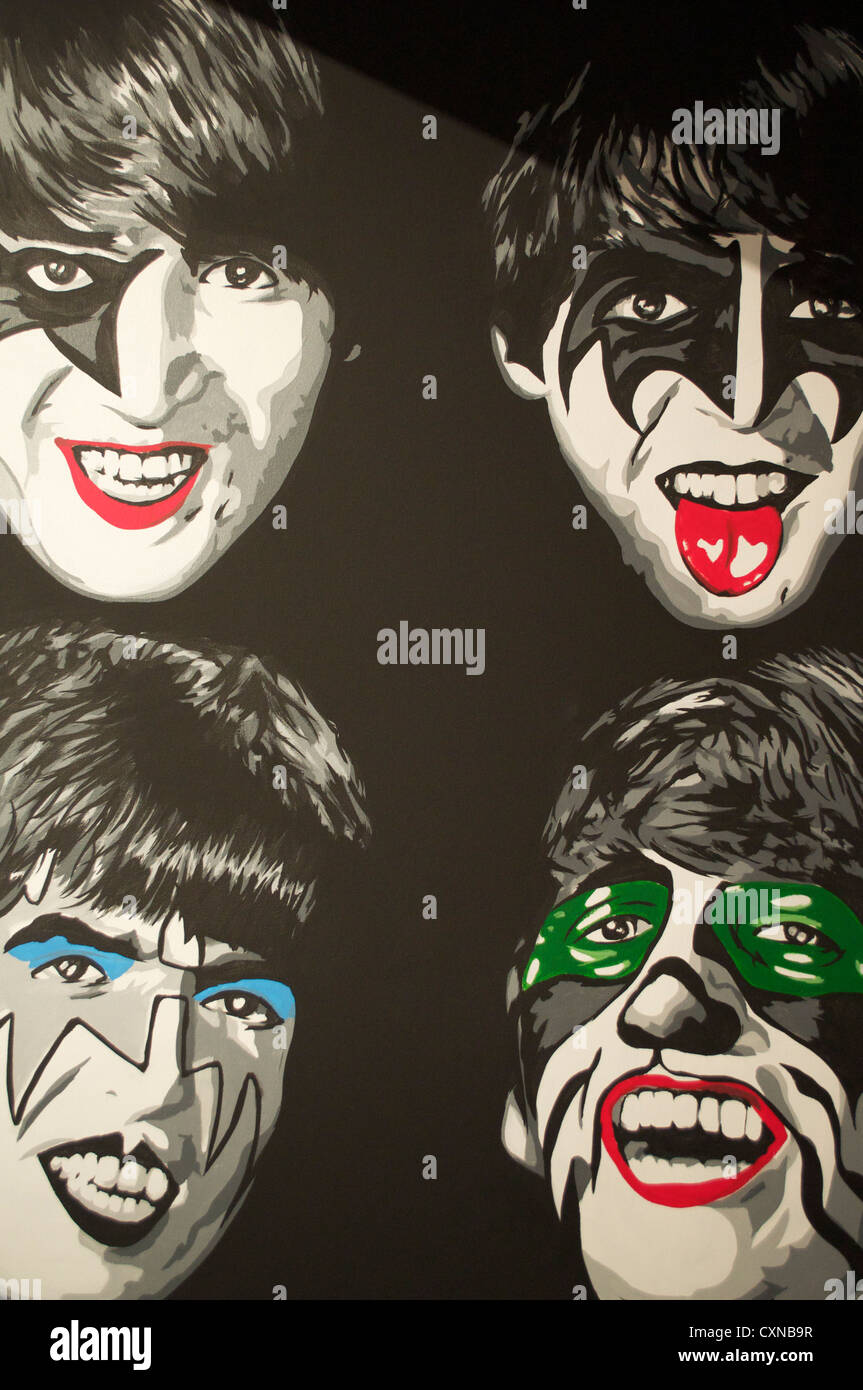 Die Beatles-Kunst mit Kiss bilden auf der Debüt UK-Kunstausstellung von Thierry Guetta auch bekannt als Herr Gehirnwäsche in London Stockfoto