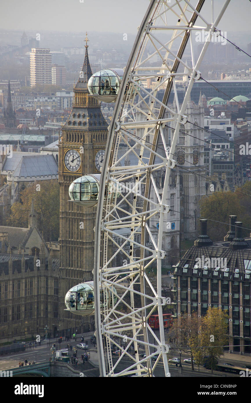 London Eye, Big Ben und Houses of Parliament, Westminster Bridge und roten Bus, UK Stockfoto