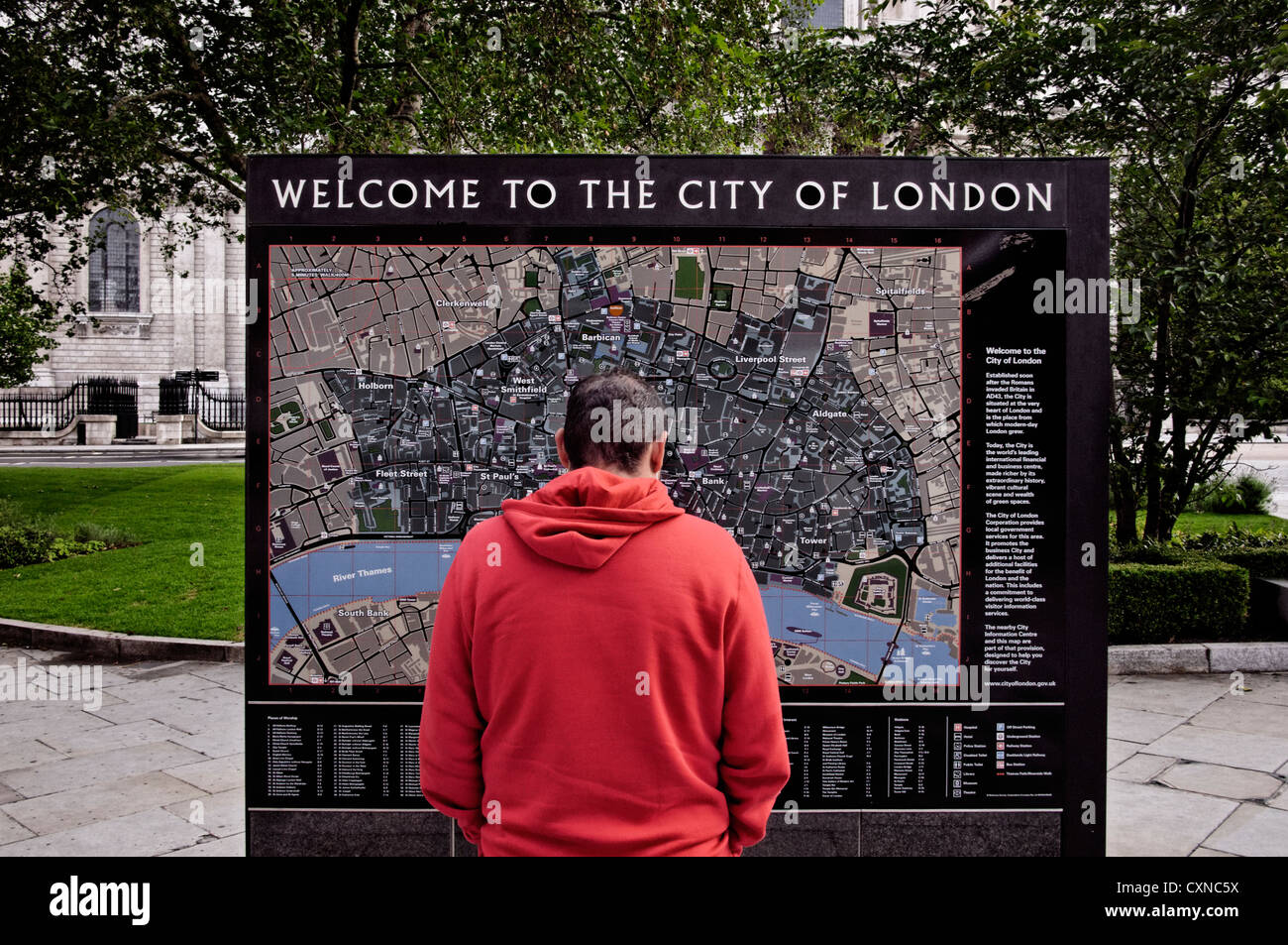 City of London touristische Karte außerhalb St. Pauls Cathedral, London, UK Stockfoto