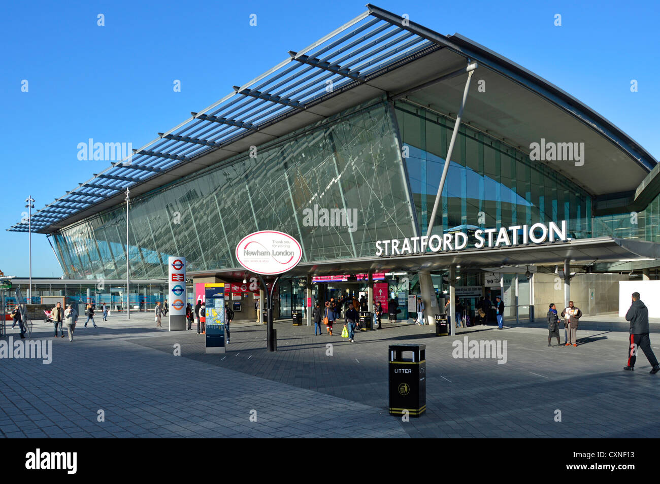 Stratford London moderne Bahnhof Fassade, die war der wichtigste Knotenpunkt des öffentlichen Verkehrs für die Olympischen Spiele 2012 in London Newham East London England Großbritannien Stockfoto