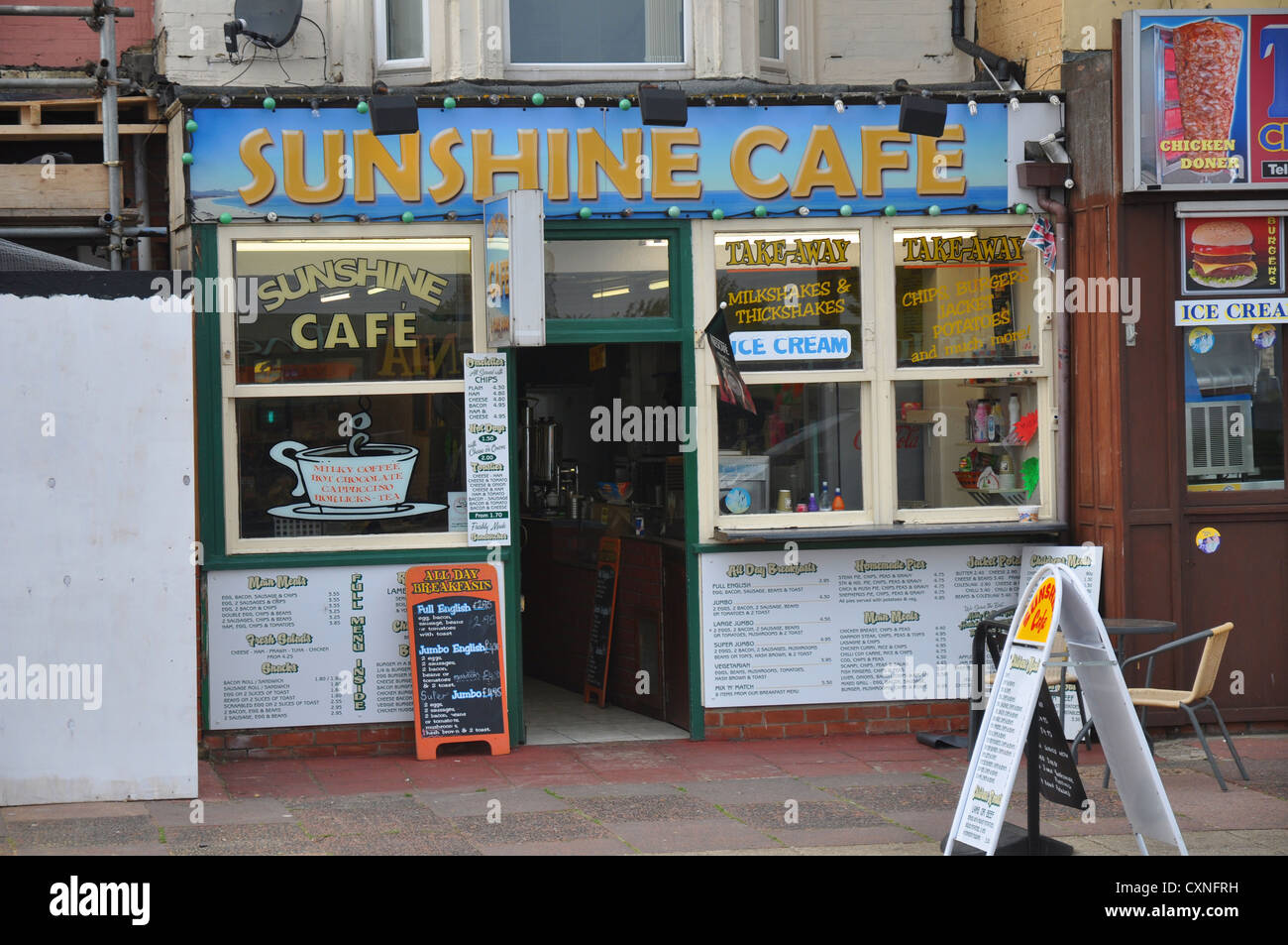 Altmodisches Seaside Café am Strand von Great Yarmouth. Stockfoto