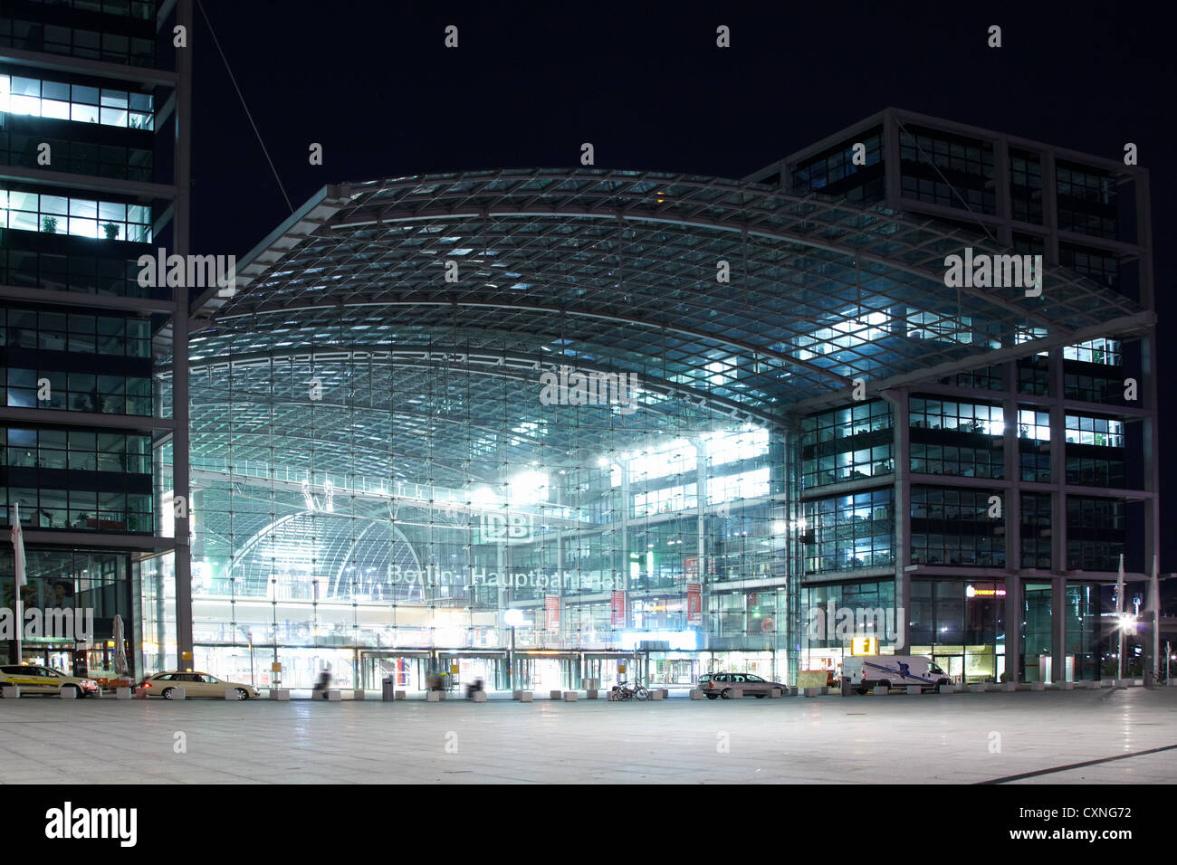 Berliner Hauptbahnhof, Hauptbahnhof in der Nacht Stockfoto