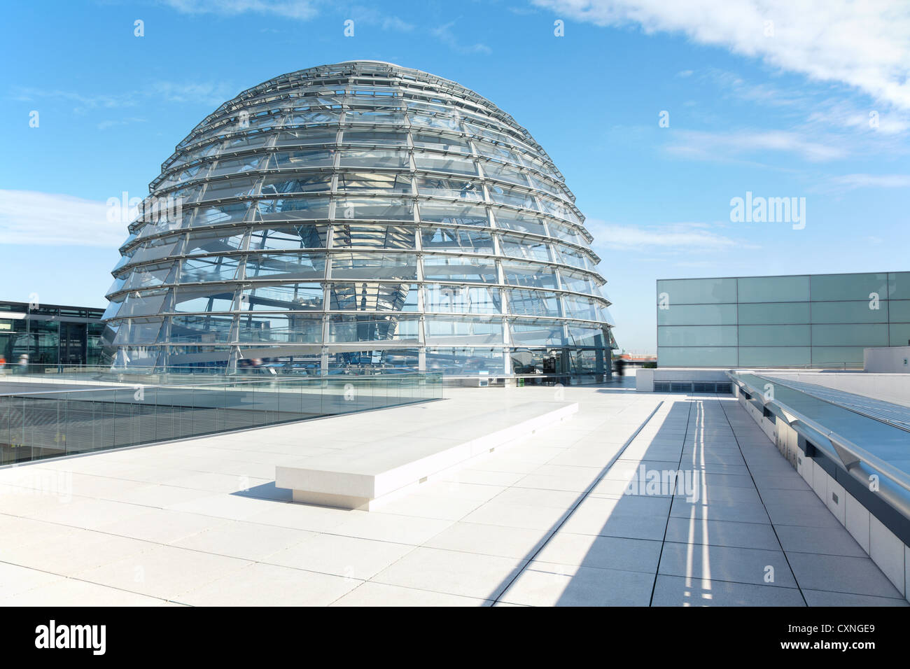 Reichstagskuppel, Berliner Moderne Architektur des Gebäudes zerstört Stockfoto