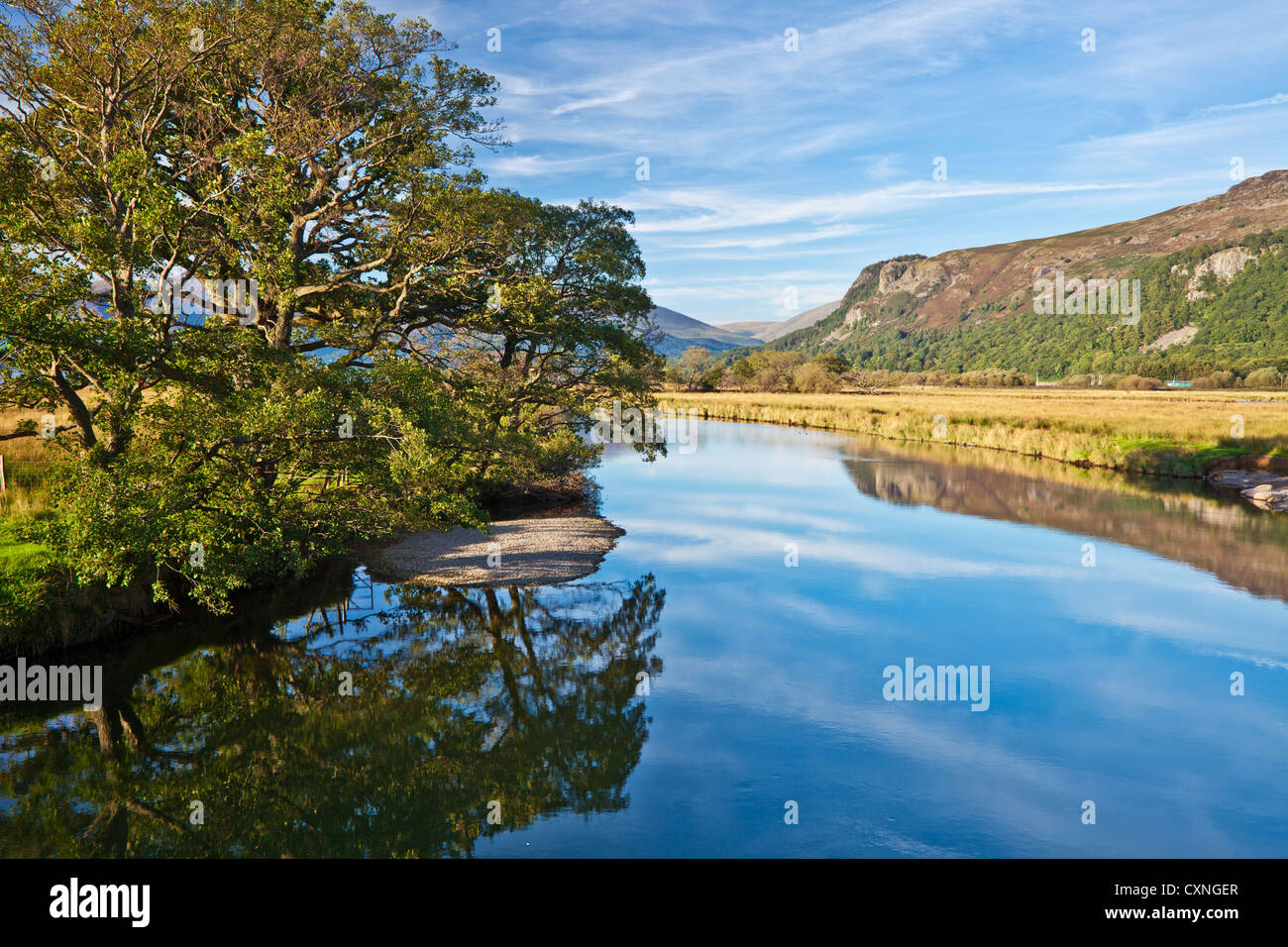 Das Derwent River in der Nähe von Grange in den Lake District, Cumbria, England, UK Stockfoto