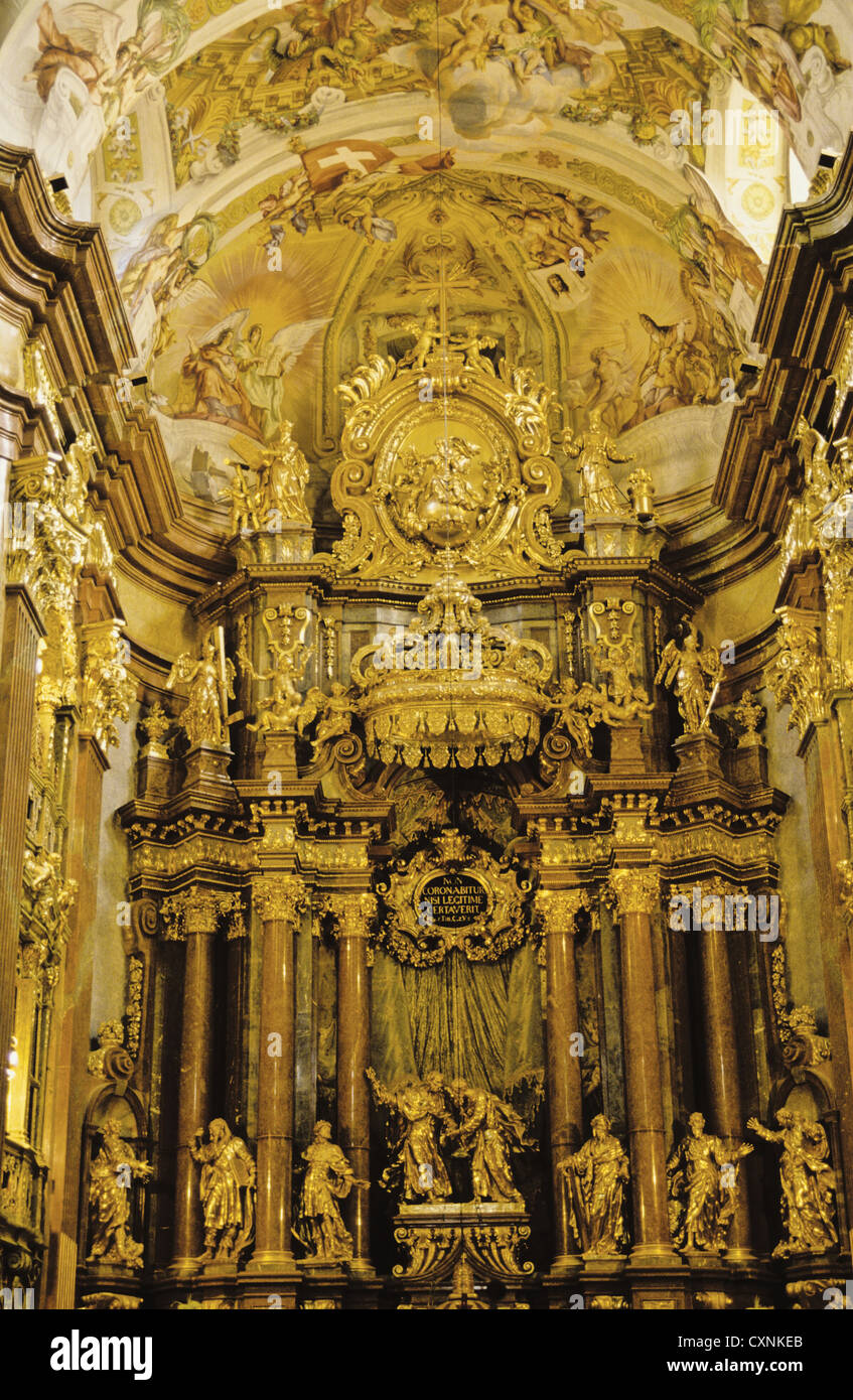 Barocker Altar im Inneren der Benediktiner-Abtei in Melk, Österreich Stockfoto
