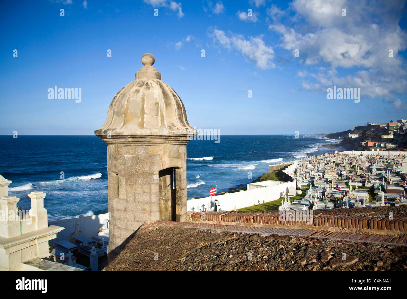 Friedhof und La Perla von El Morro Festung. Old San Juan. Puerto Rico. Stockfoto